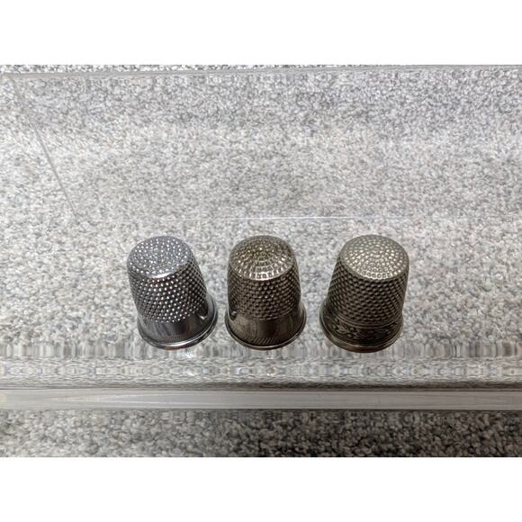 LOT OF 5 SILVER COLOR VINTAGE SEWING THIMBLES - Picture 6 of 13